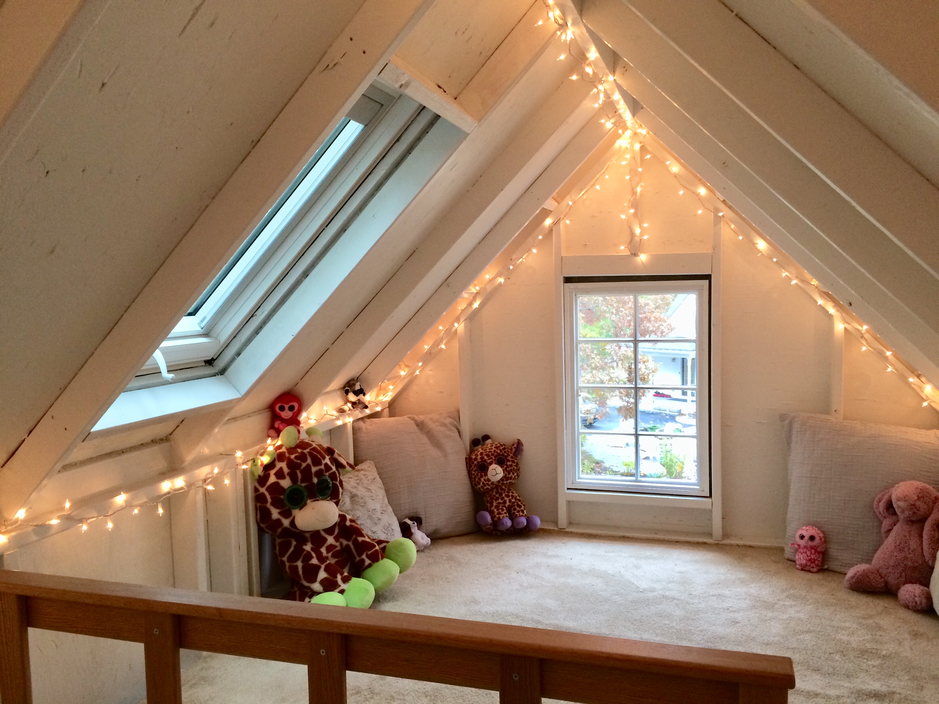 Tiny Cedar House 2e &eacute;tage construit par toutes les filles