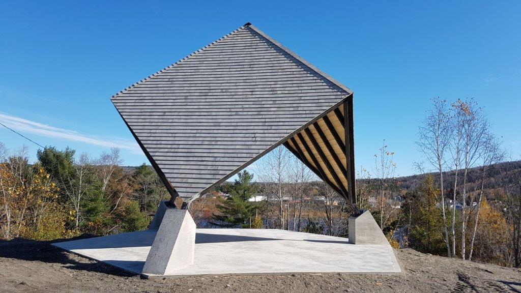 Gazebo en bardeaux de bois